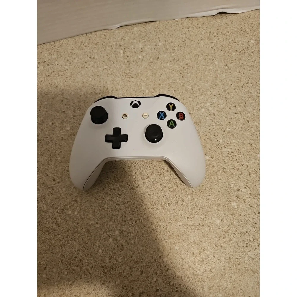 Microsoft 1708 Xbox One Controller - White Untested